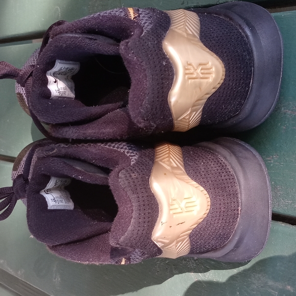 NIKE KYRIE FLYTRAP 2 BLACK SNEAKERS - Picture 4 of 9